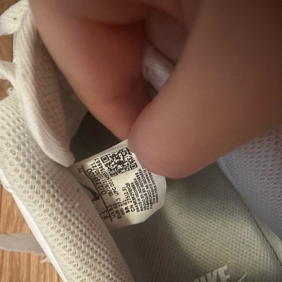 Nike Air Force 1 07 - Picture 13 of 14